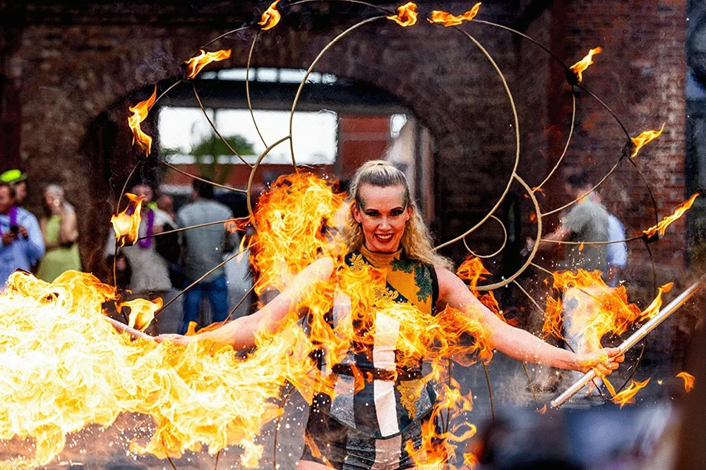 Julia Arts Shows creates spectacular entrance for dinner of Katoen Natie's inner circle